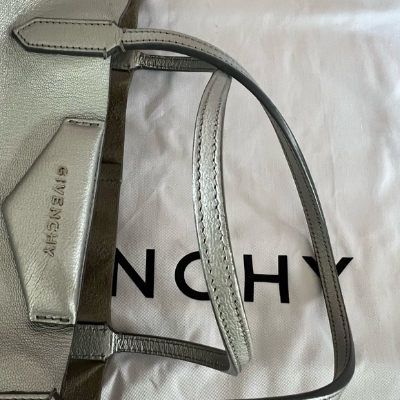 SOLD ❌ Givenchy Metallic Silver Leather Antigona Shopper Tote bag - Picture 5 of 16